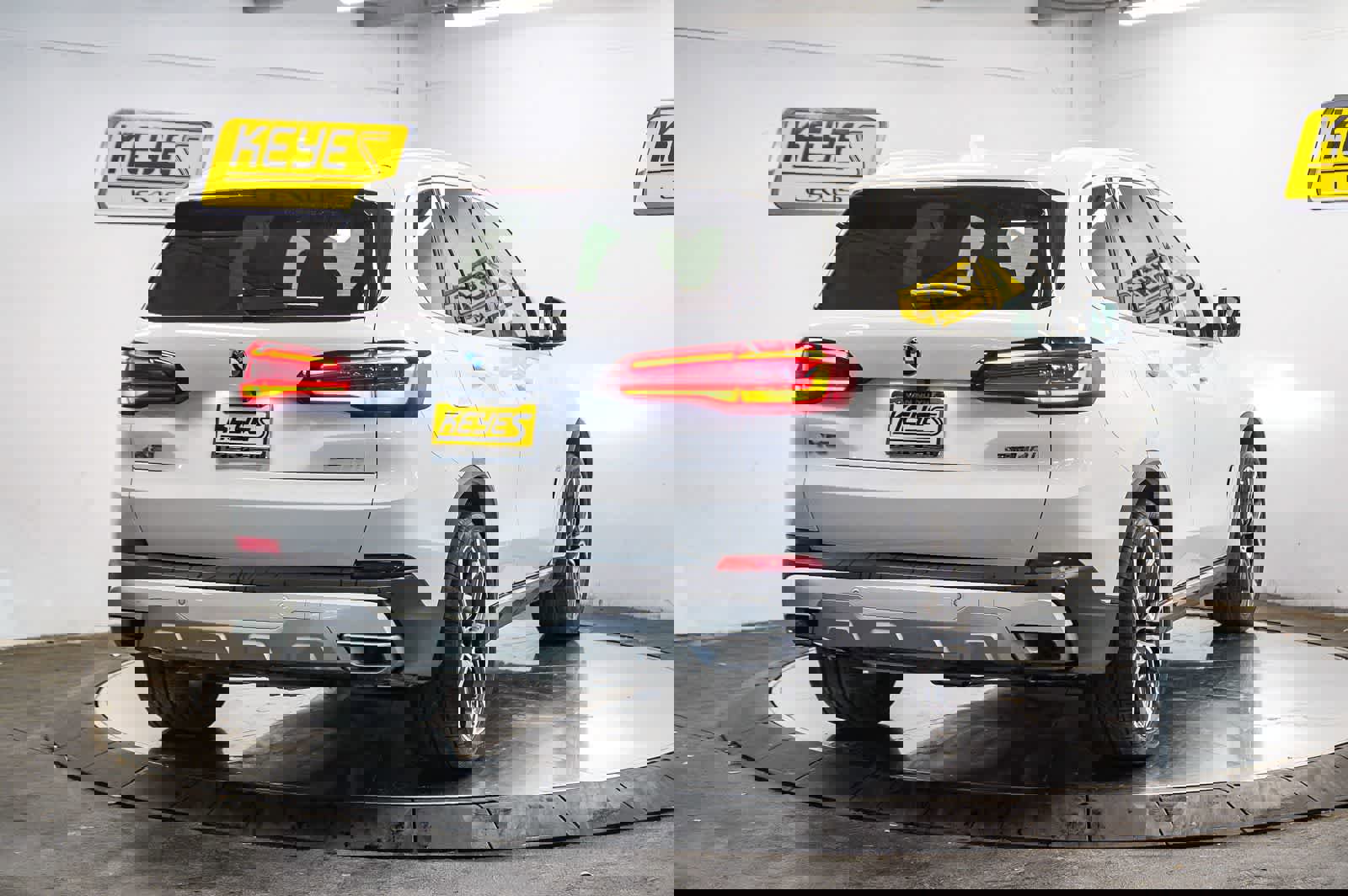 Used 2023 BMW X5 sDrive40i w/ Premium Package image 4