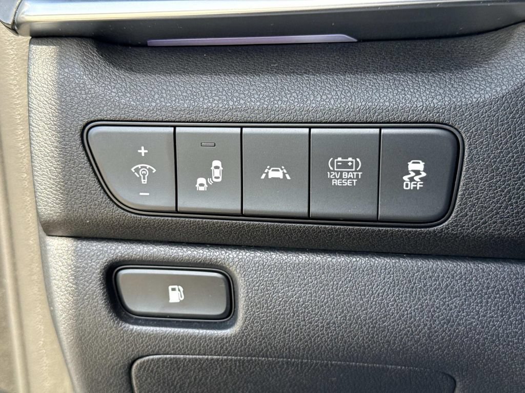 Used 2021 Kia Niro LXS FWD image 40