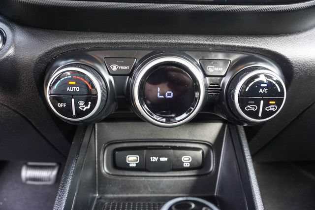 Used 2025 Hyundai Venue SEL FWD image 18