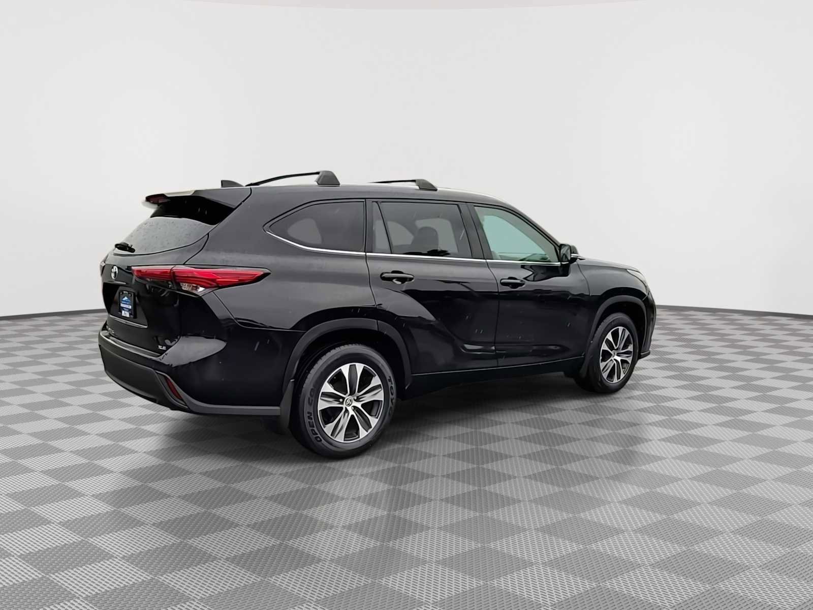Used 2022 Toyota Highlander XLE image 8