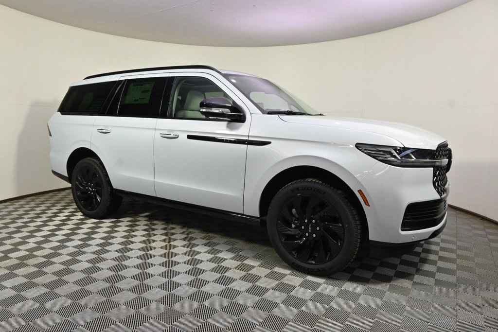 New 2026 Lincoln Navigator Reserve w/ Jet Appearance Package image 8