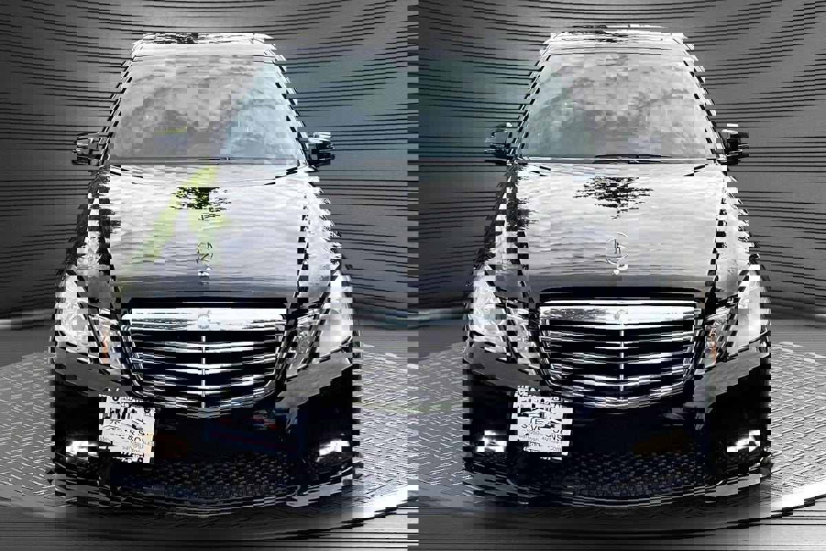 Used 2011 Mercedes-Benz E 350 4MATIC Sedan image 2