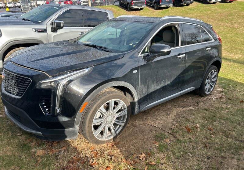 Used 2023 Cadillac XT4 Premium Luxury w/ Technology Package image 2