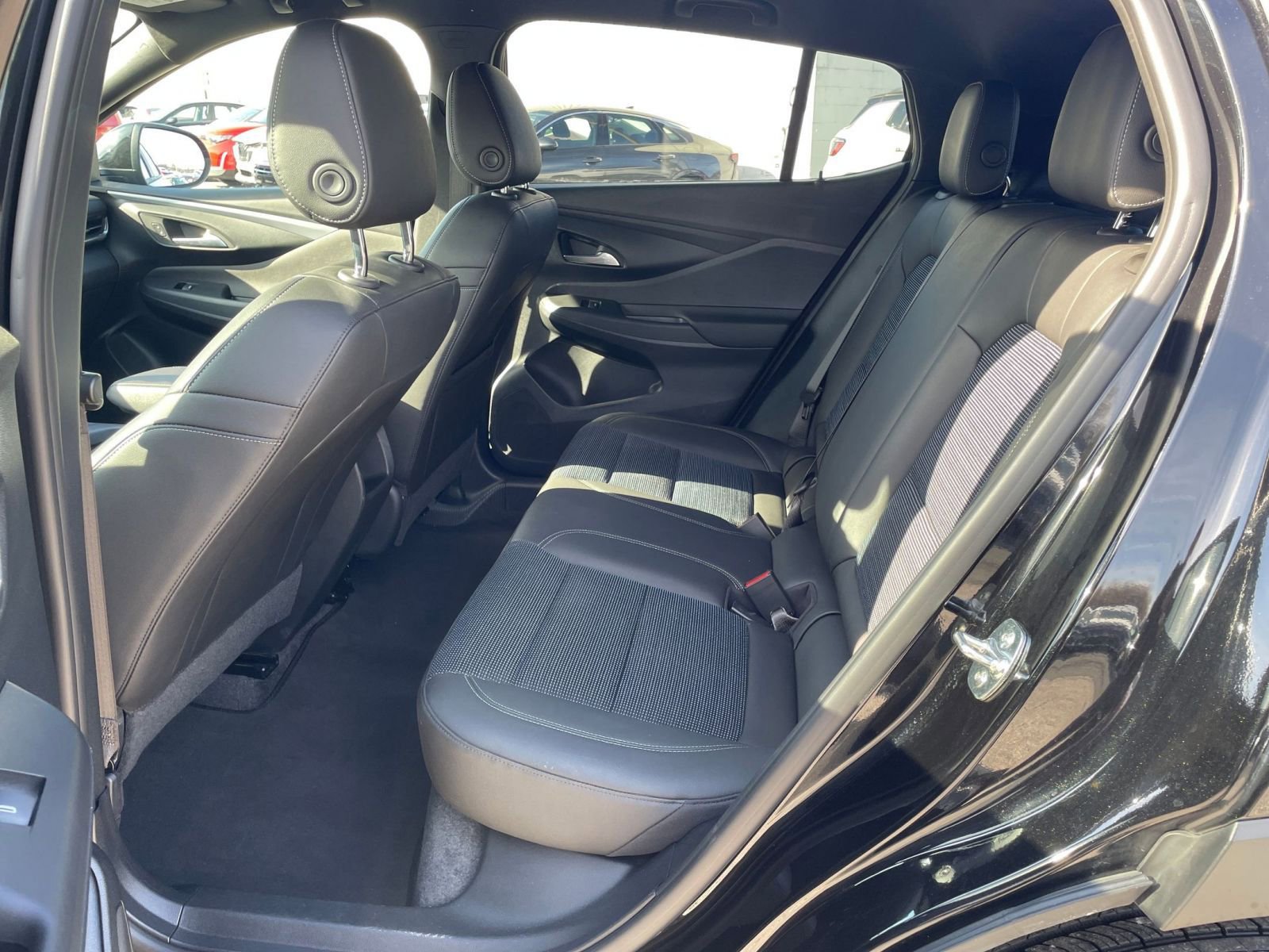 Used 2025 Buick Envista Preferred image 24