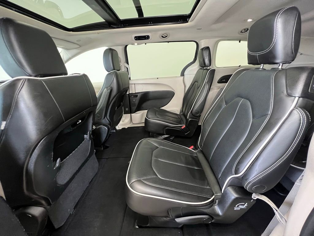 Used 2023 Chrysler Pacifica Limited image 5