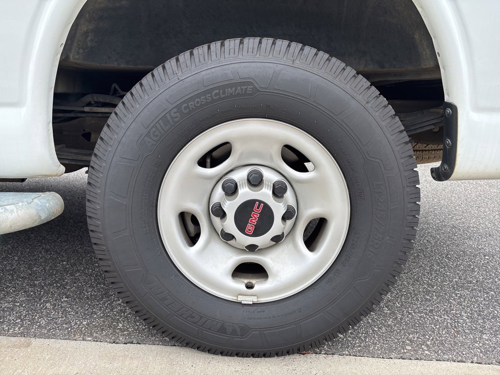 Used 2023 GMC Savana 2500 w/ Driver Convenience Package image 12