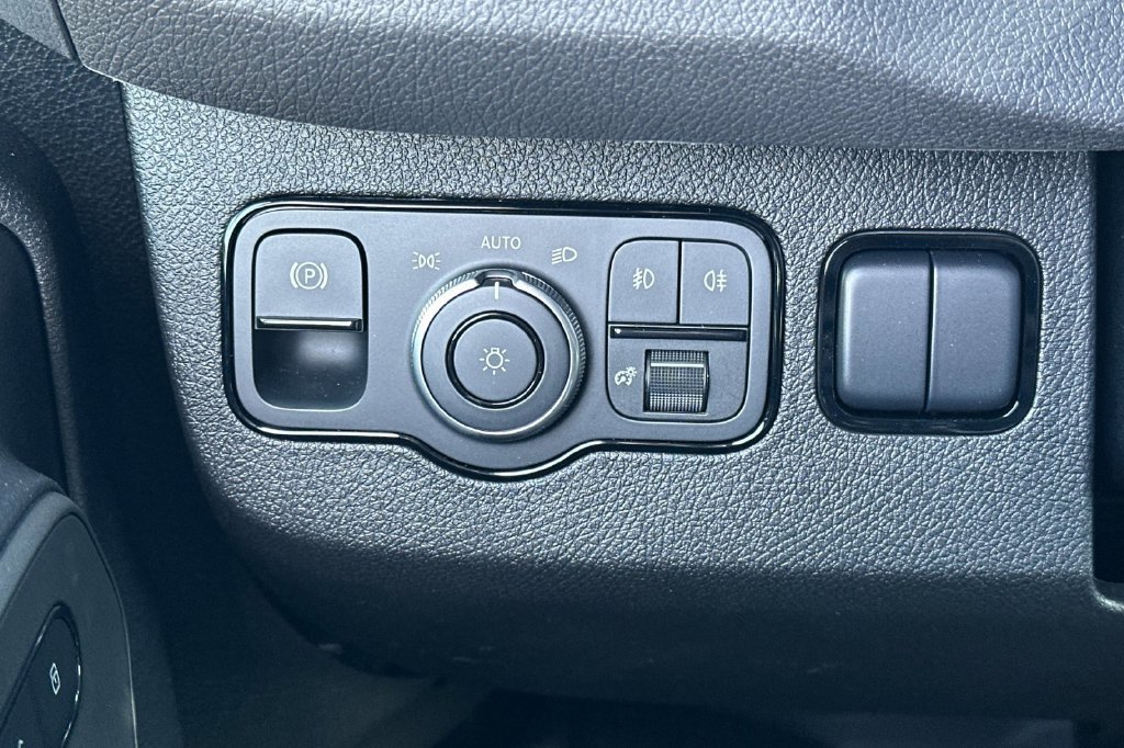 Used 2025 Mercedes-Benz Sprinter 2500 image 30