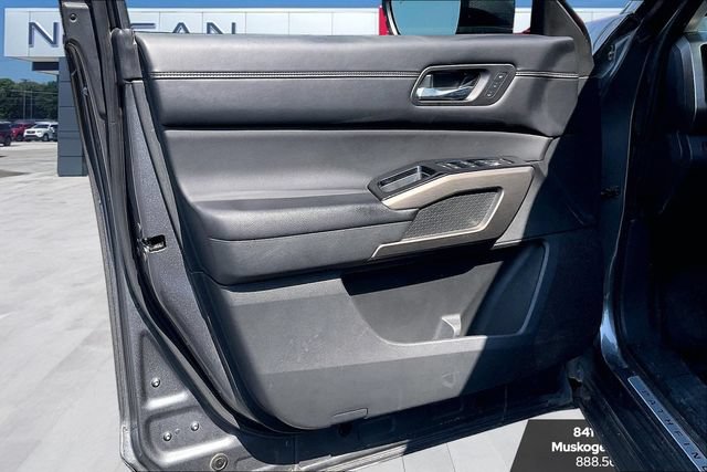 Used 2023 Nissan Pathfinder Platinum FWD image 19