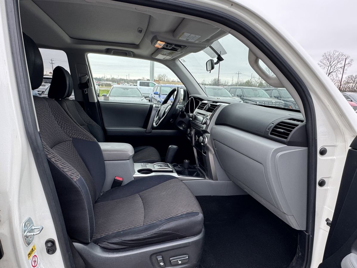 Used 2011 Toyota 4Runner SR5 w/ Convenience Pkg image 9