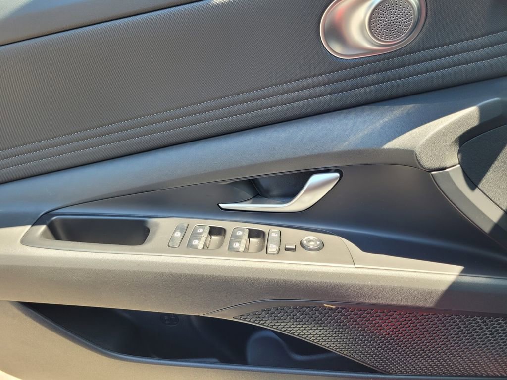 New 2025 Hyundai Elantra SEL image 27