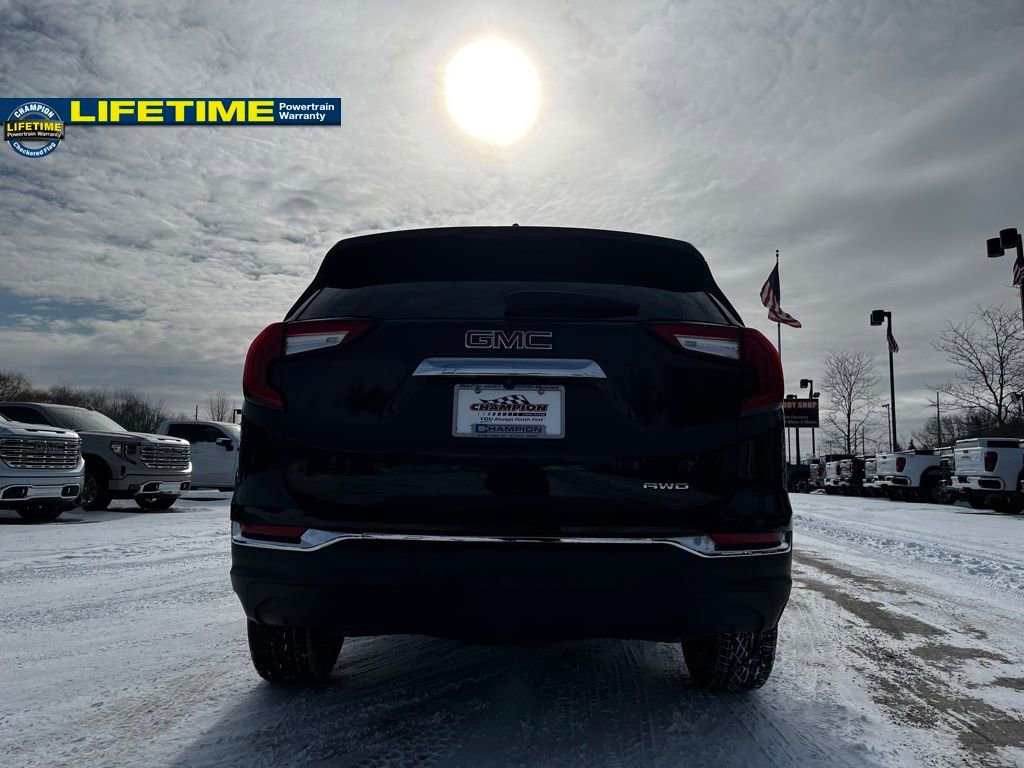 Used 2024 GMC Terrain SLT image 8