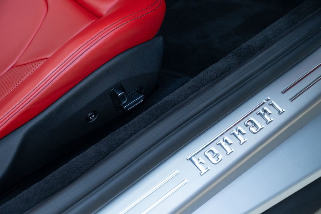 Used 2019 Ferrari Portofino image 59