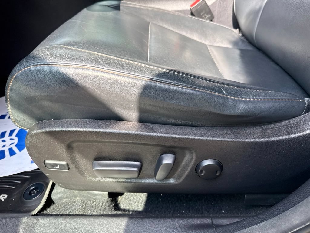 Used 2018 Toyota Highlander XLE AWD/4WD image 11