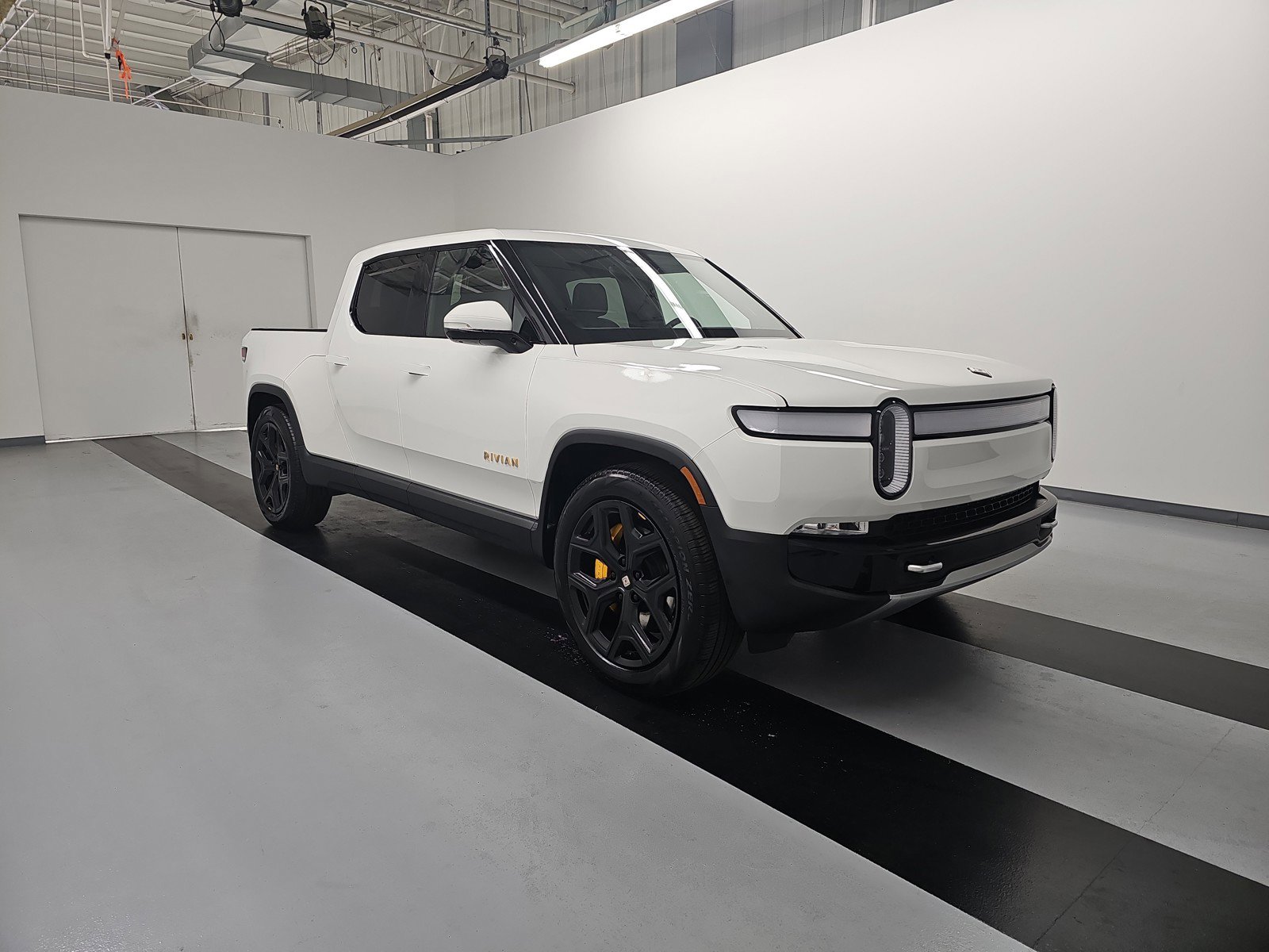 Used 2024 Rivian R1T Adventure AWD/4WD image 7