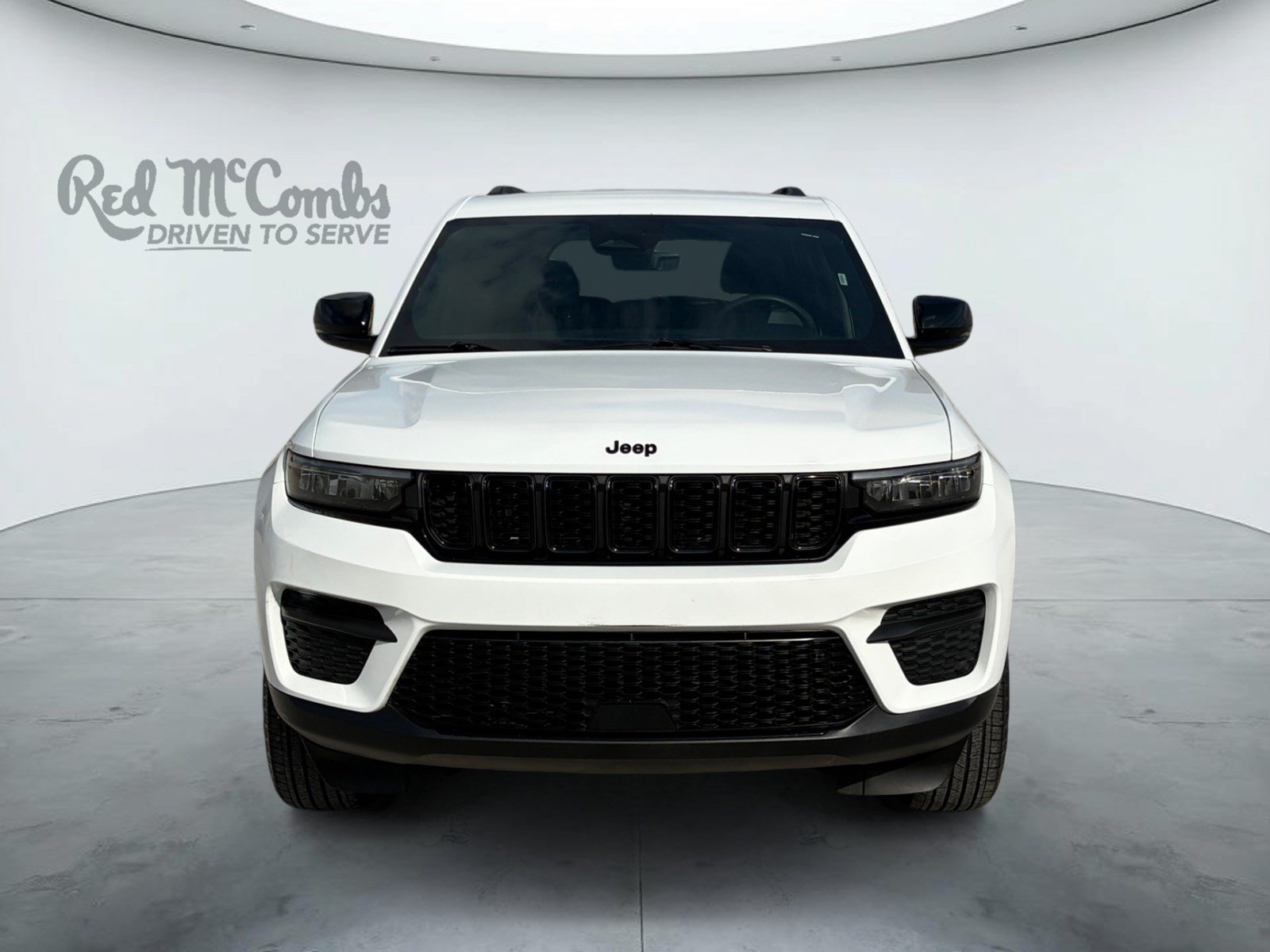 Used 2025 Jeep Grand Cherokee Altitude AWD/4WD image 2