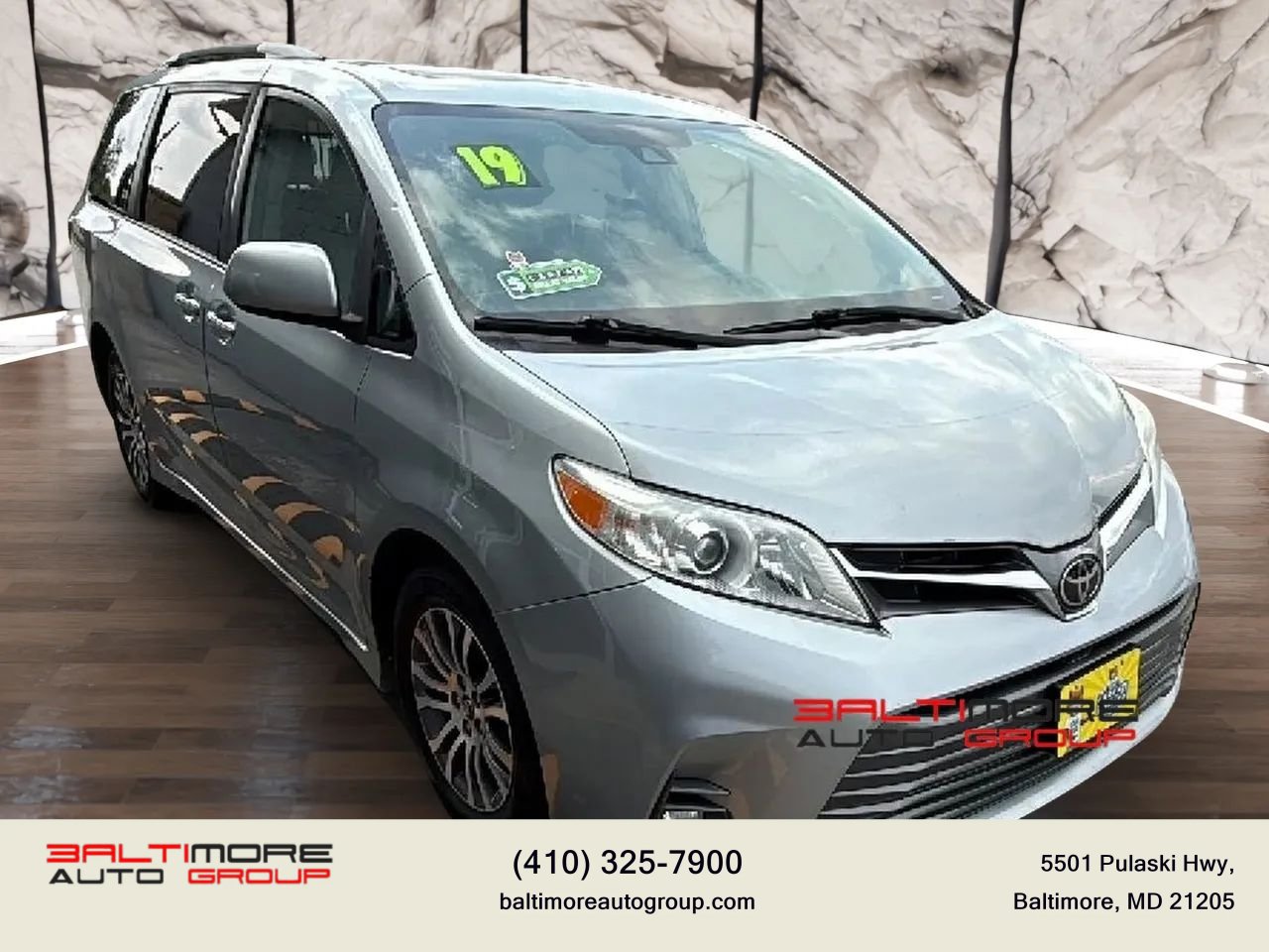 Used 2019 Toyota Sienna XLE Premium FWD image 3