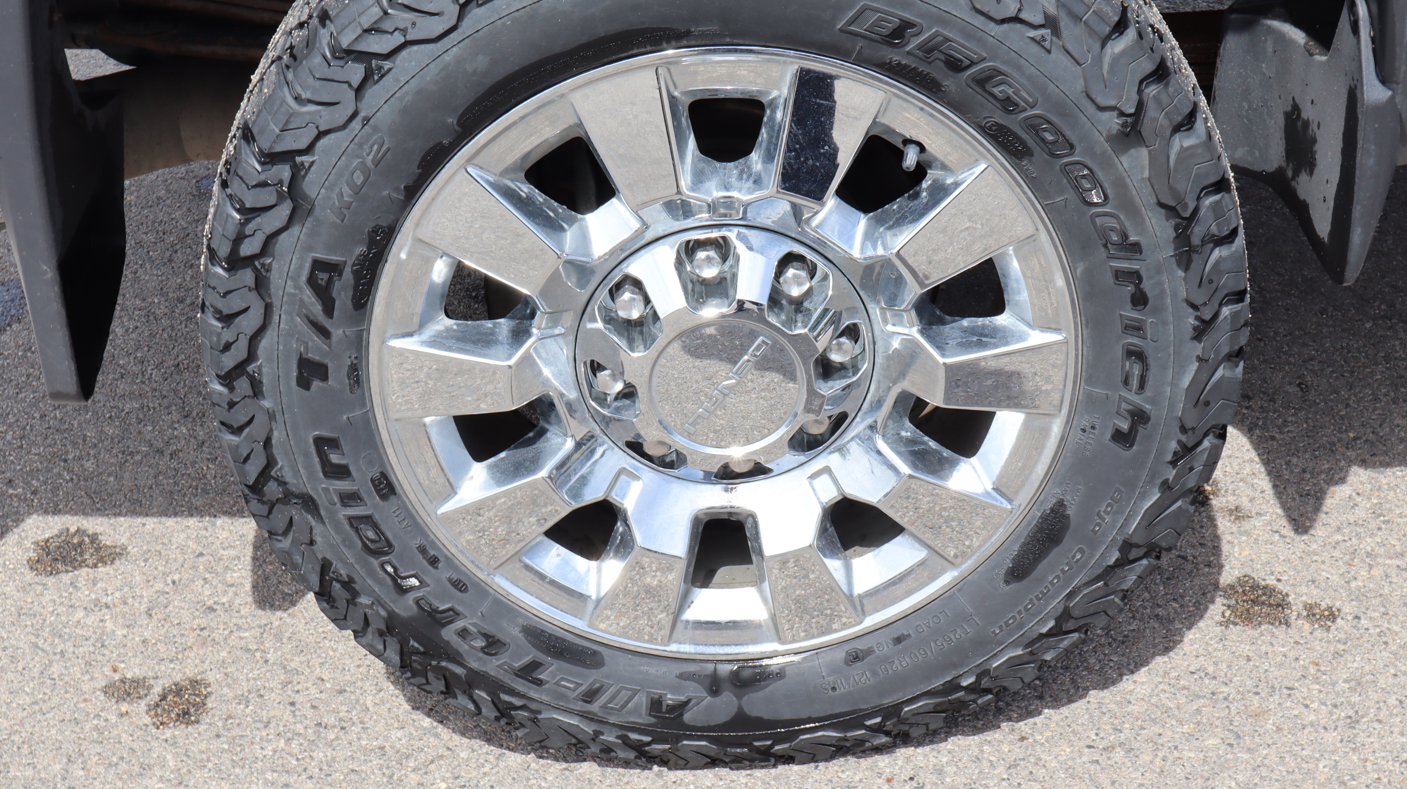 Used 2015 GMC Sierra 2500 Denali w/ Duramax Plus Package AWD/4WD image 10