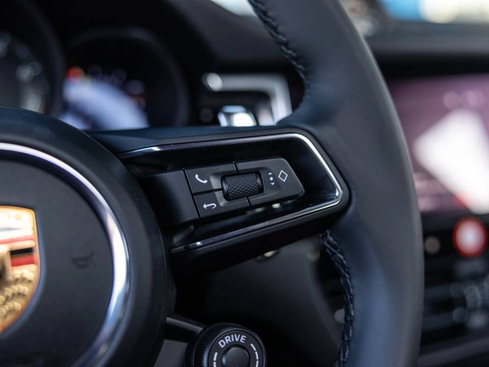 Certified 2026 Porsche Macan AWD/4WD image 29