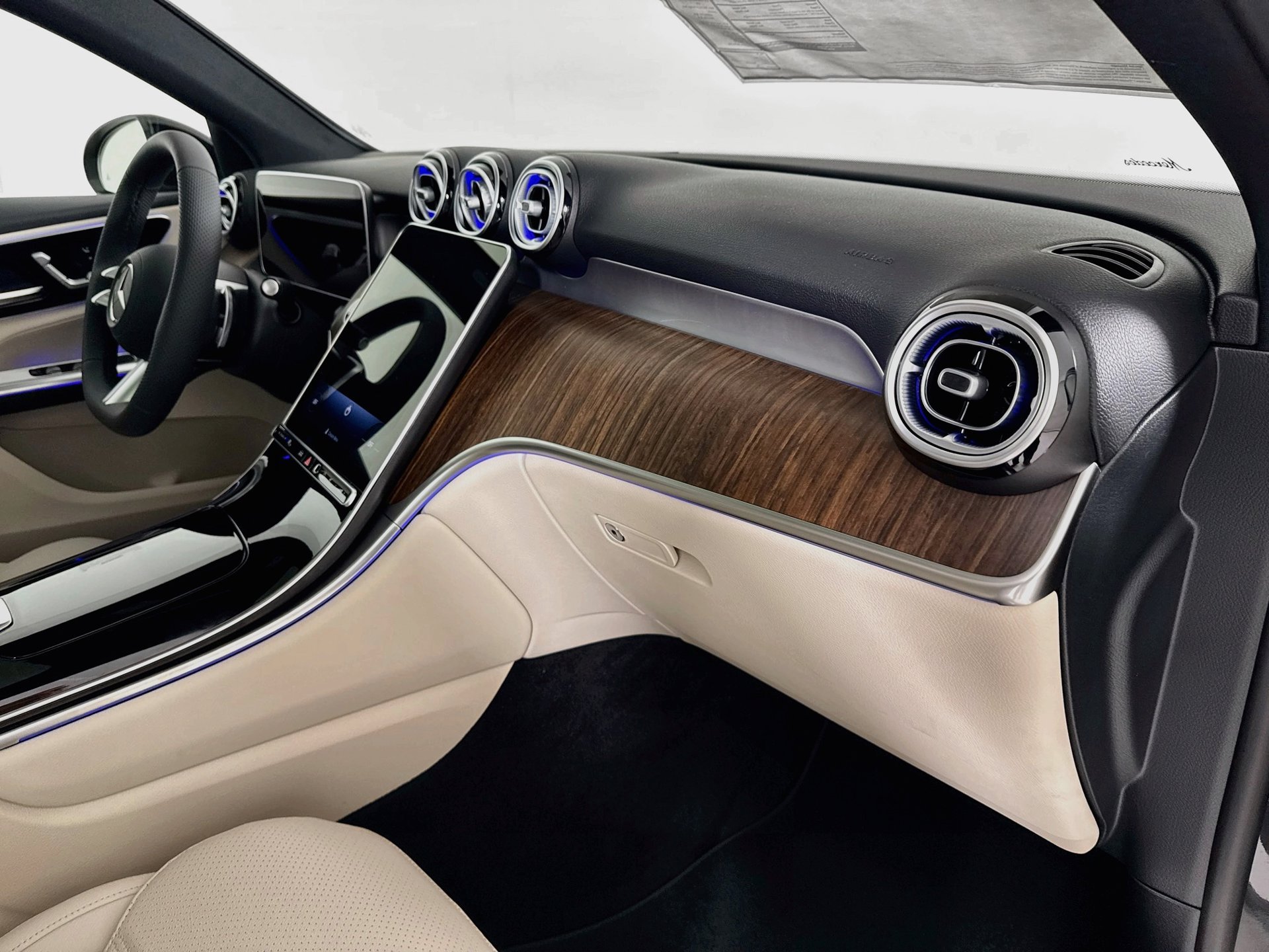 New 2027 Mercedes-Benz GLC 300 4MATIC image 31