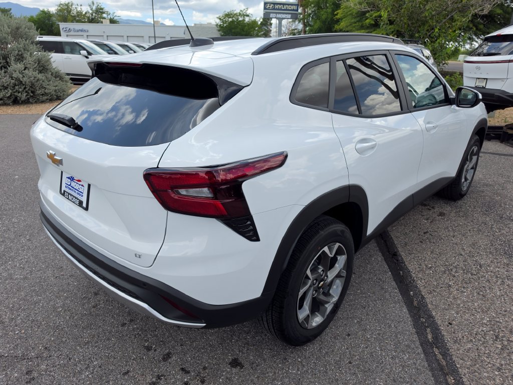New 2026 Chevrolet Trax LT w/ Driver Confidence Package FWD image 5