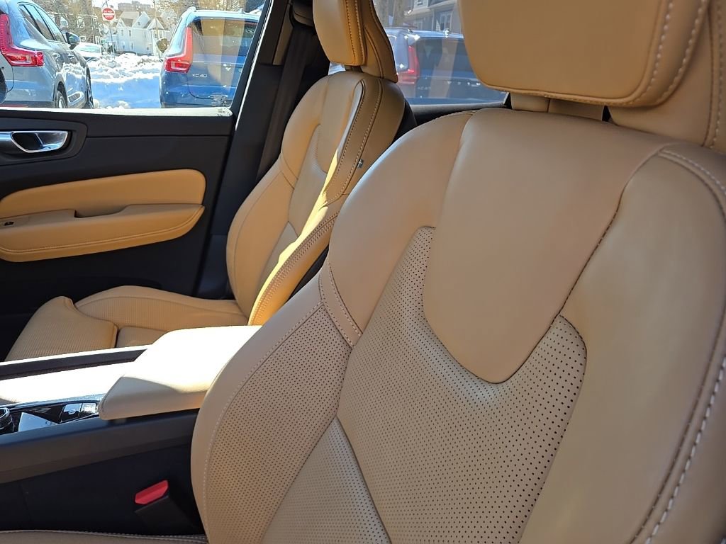 Certified 2023 Volvo XC60 T8 Ultimate w/ Protection Package Premier image 19