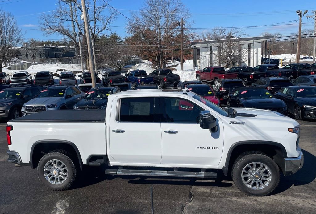 Used 2025 Chevrolet Silverado 3500 LTZ w/ LTZ Premium Package image 7