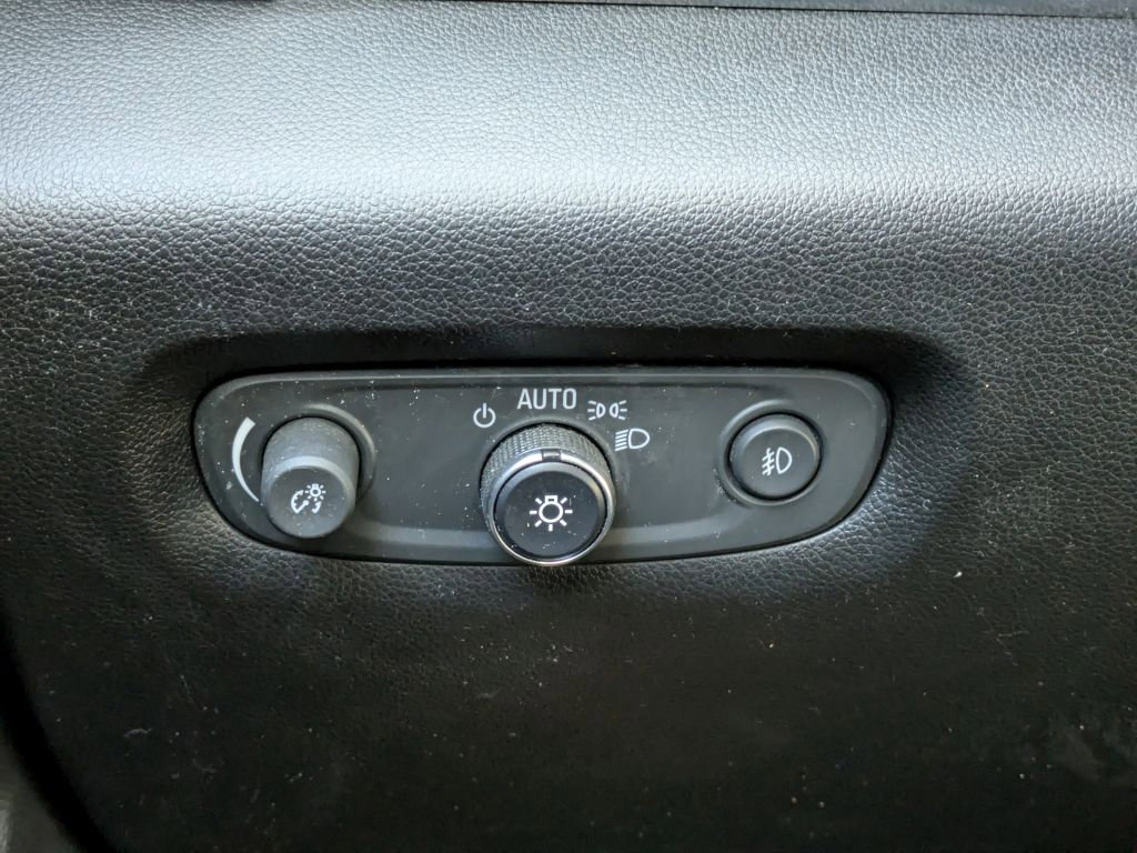 Used 2019 Chevrolet Traverse LT image 16