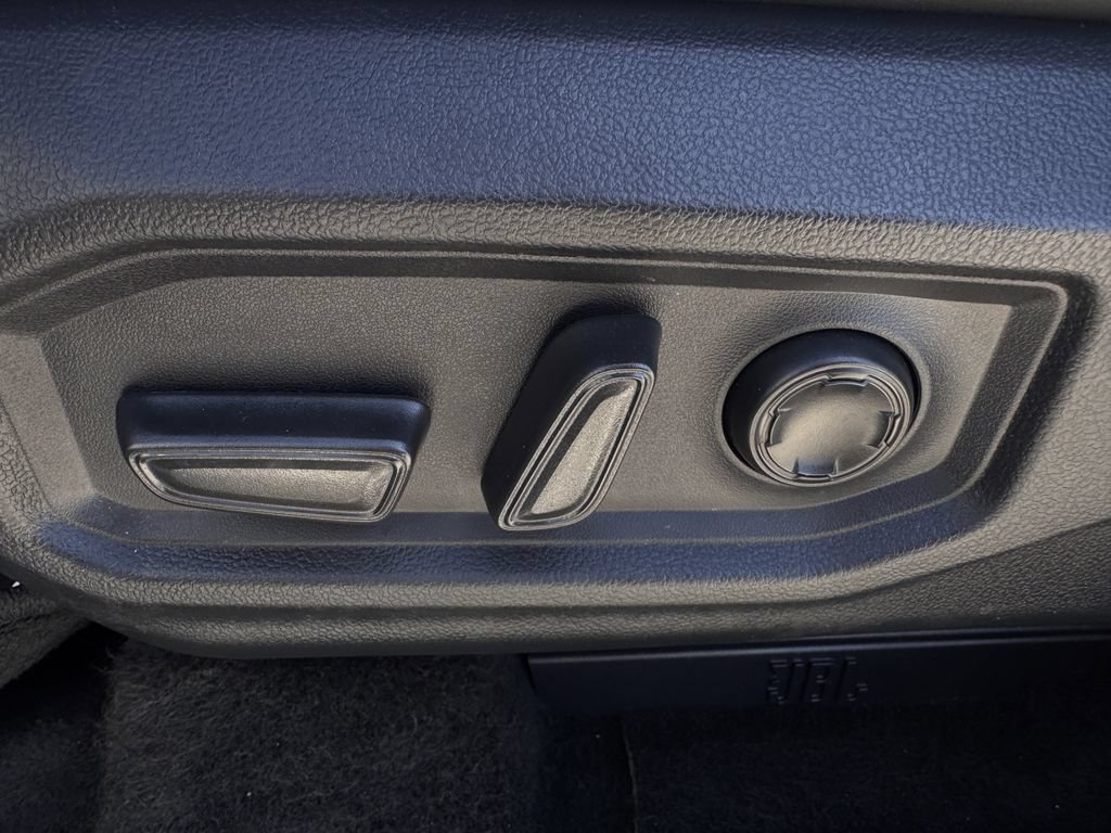 Used 2024 Toyota Tundra Platinum AWD/4WD image 28