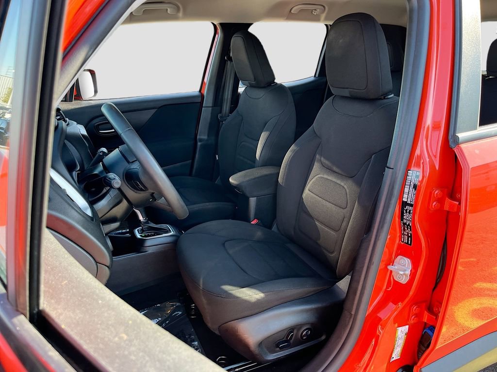 Certified 2019 Jeep Renegade Latitude w/ Popular Equipment Group FWD image 19