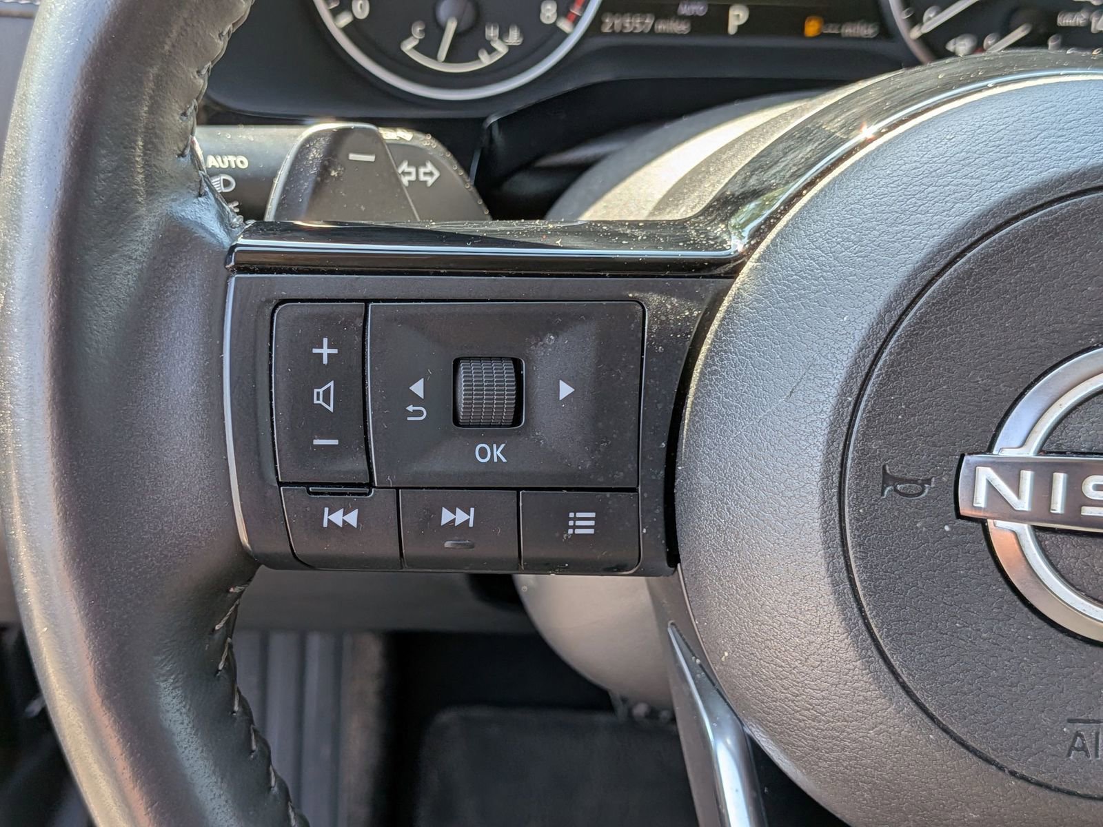 Used 2024 Nissan Pathfinder SL AWD/4WD image 18
