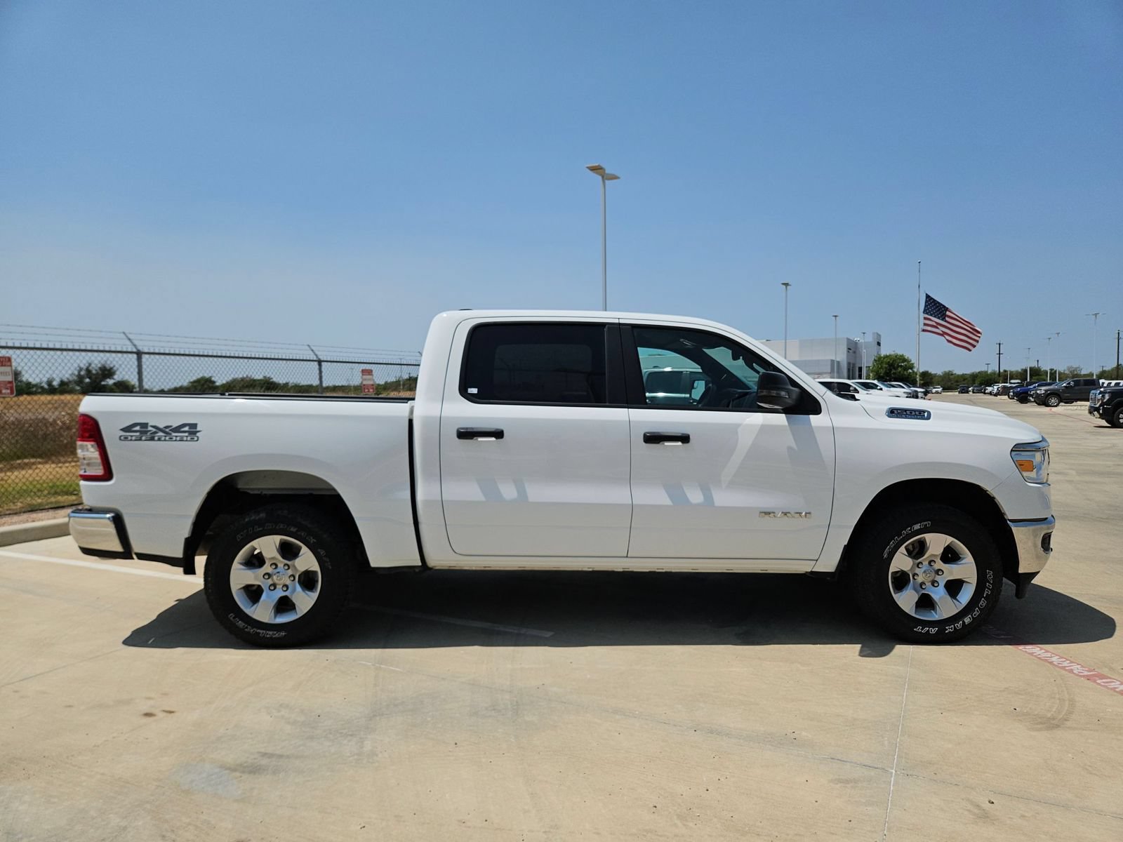 Used 2023 RAM 1500 Big Horn AWD/4WD image 2