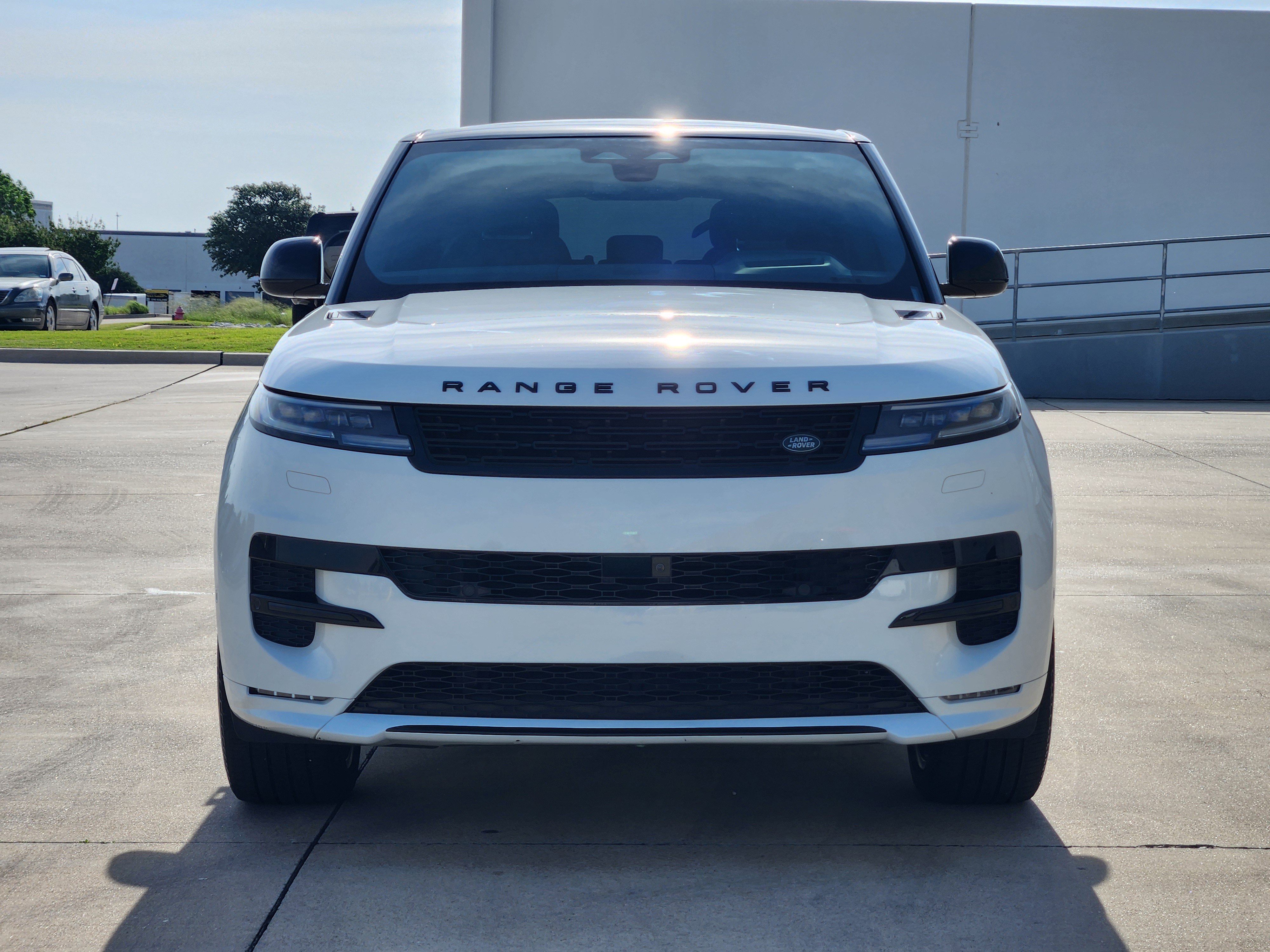 Used 2024 Land Rover Range Rover Sport Dynamic SE AWD/4WD image 2