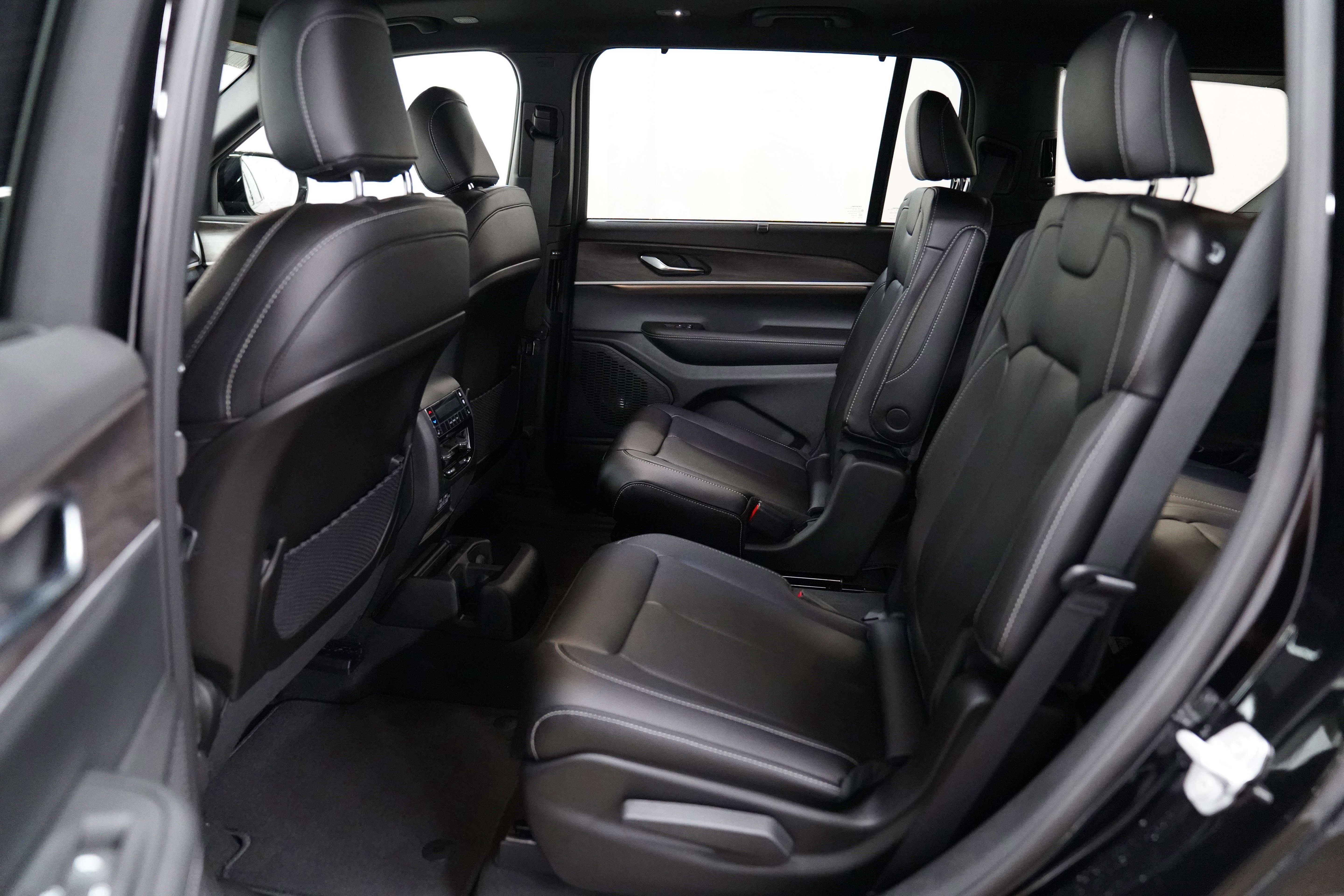 New 2025 Jeep Grand Cherokee L Limited image 5