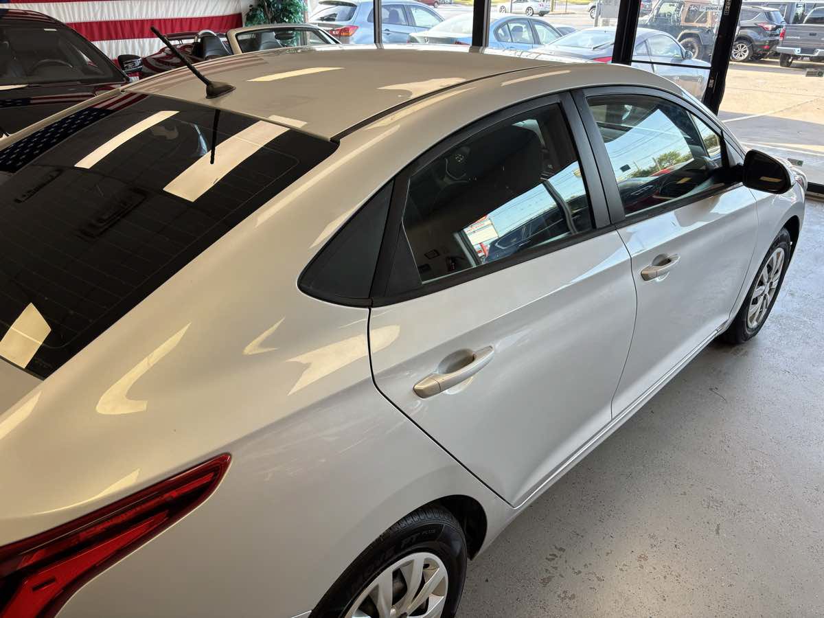 Used 2022 Hyundai Accent SE FWD image 6