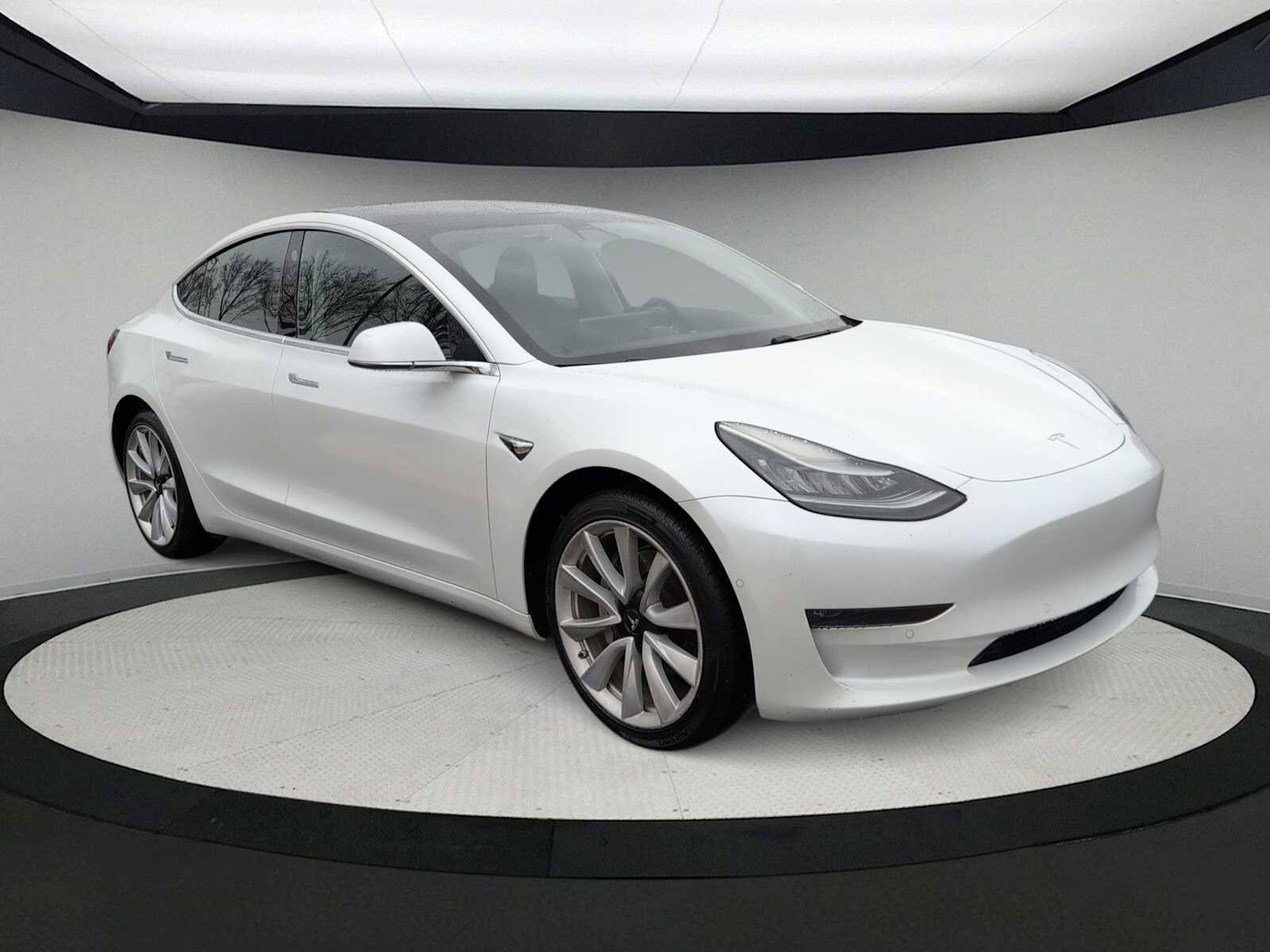 Used 2019 Tesla Model 3 Standard Range Plus image 2