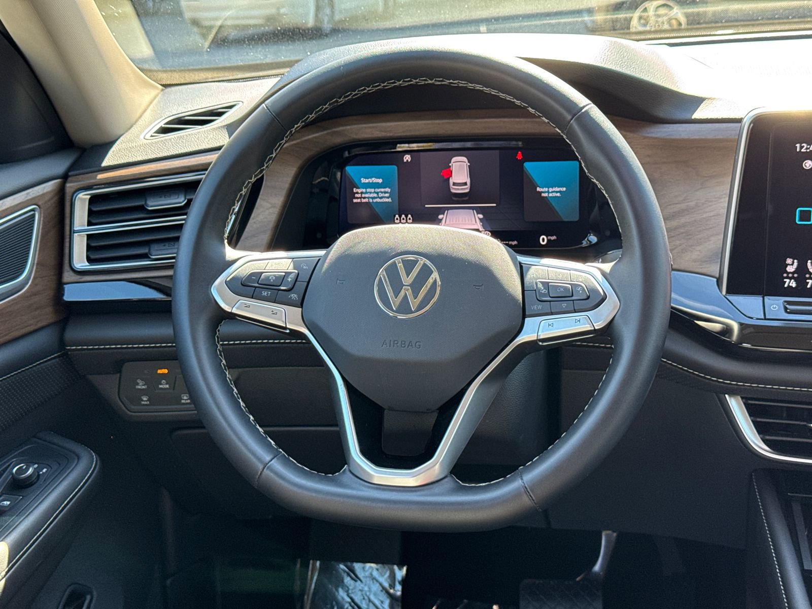 Used 2025 Volkswagen Atlas SE image 24