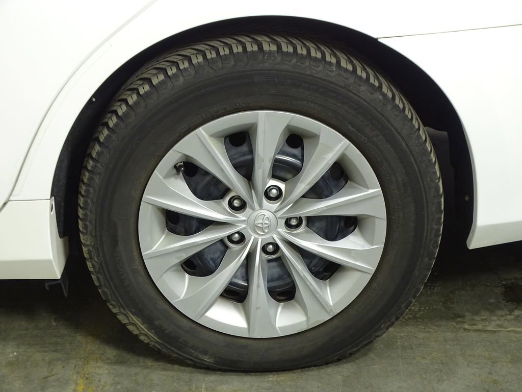 Used 2017 Toyota Camry LE image 39