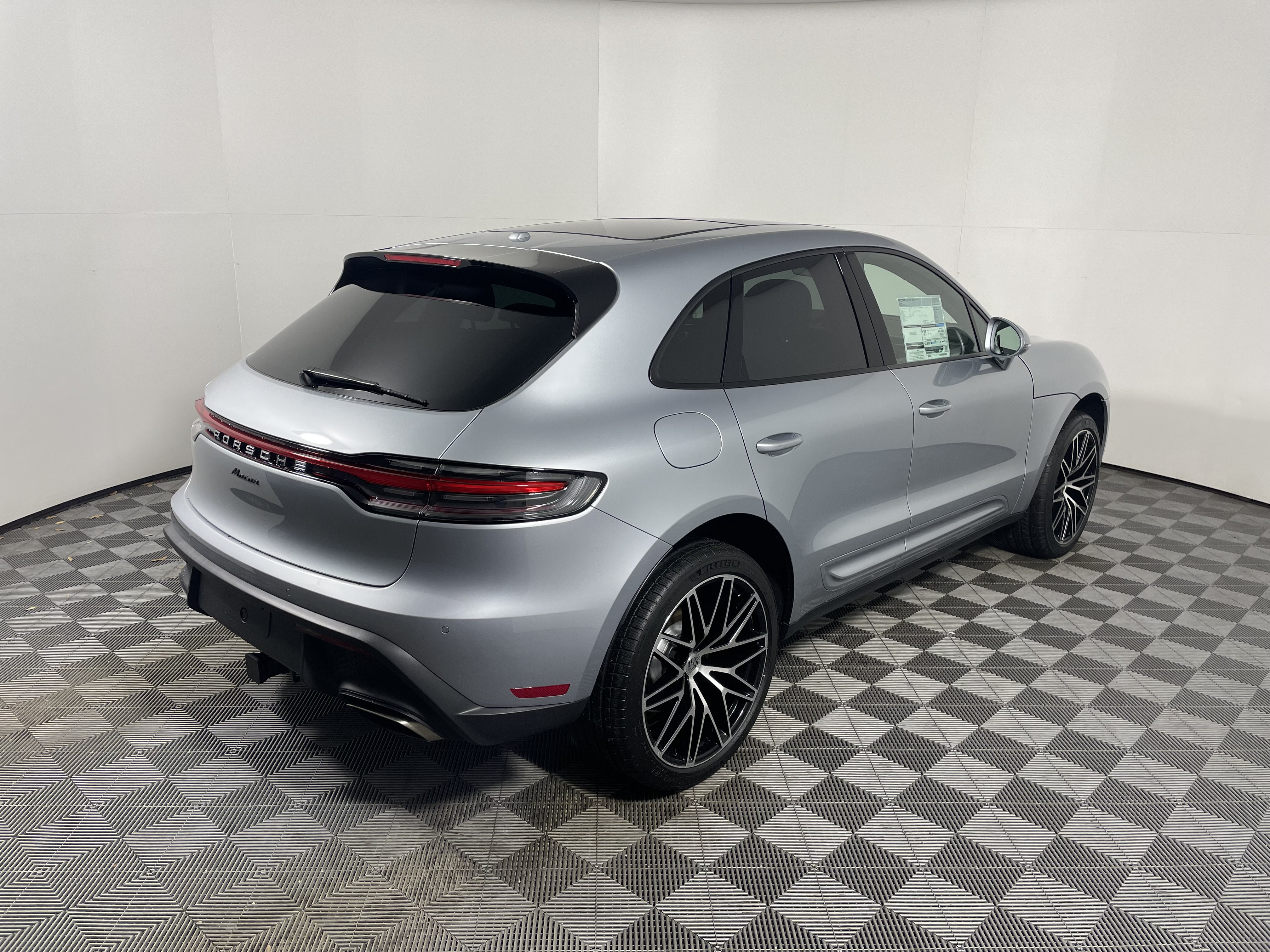 Certified 2026 Porsche Macan AWD/4WD image 7
