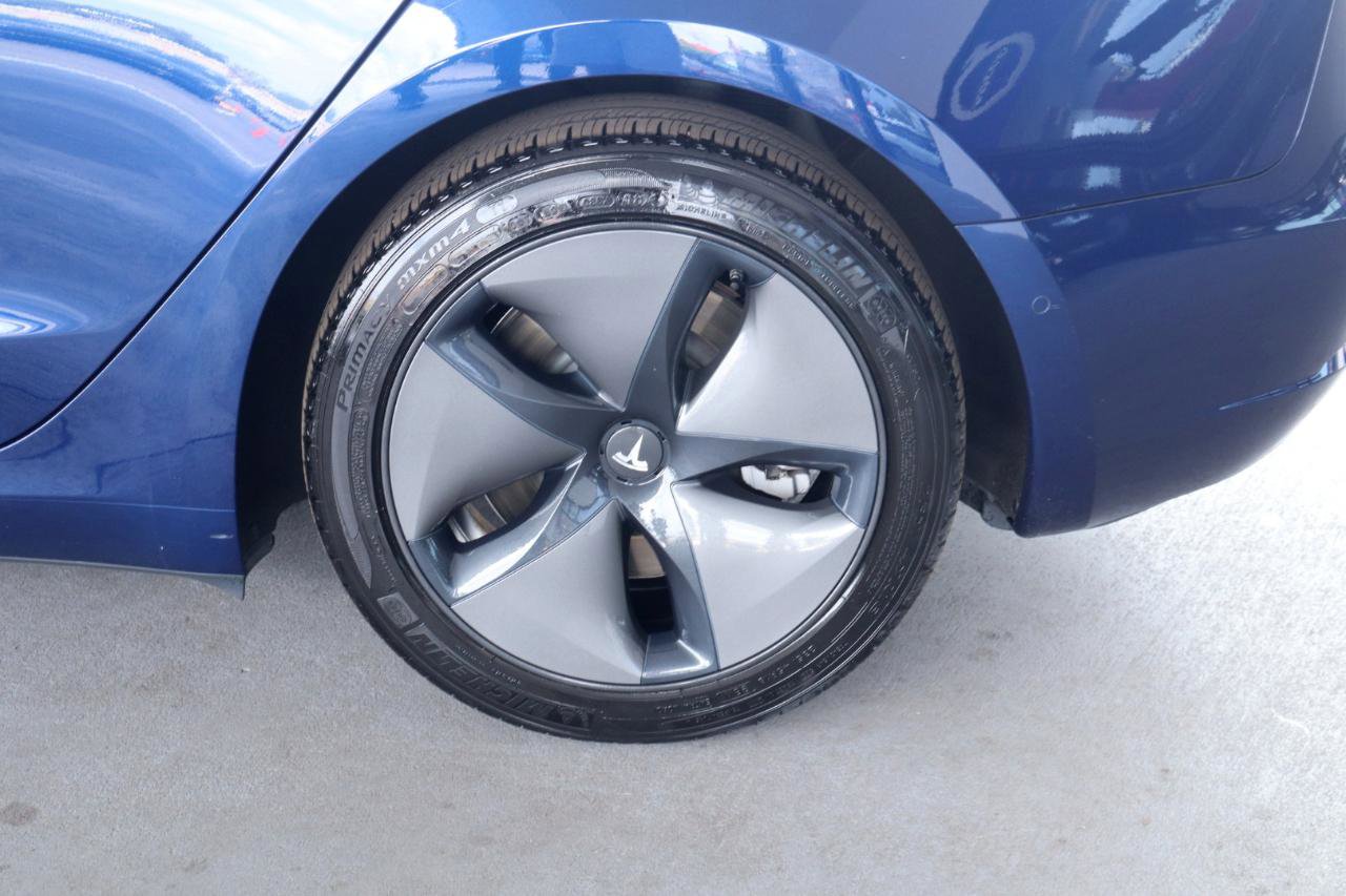 Used 2018 Tesla Model 3 Long Range RWD image 11