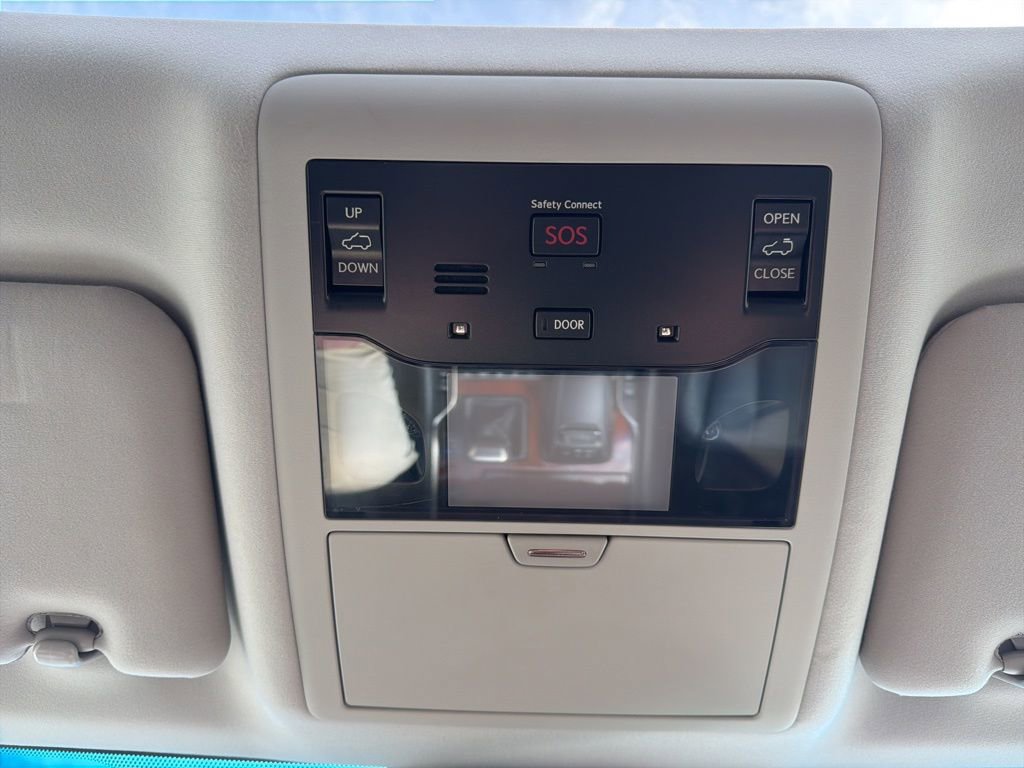 Used 2016 Lexus LX 570 4WD w/ Luxury Package image 41