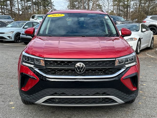 Certified 2022 Volkswagen Taos SE image 2