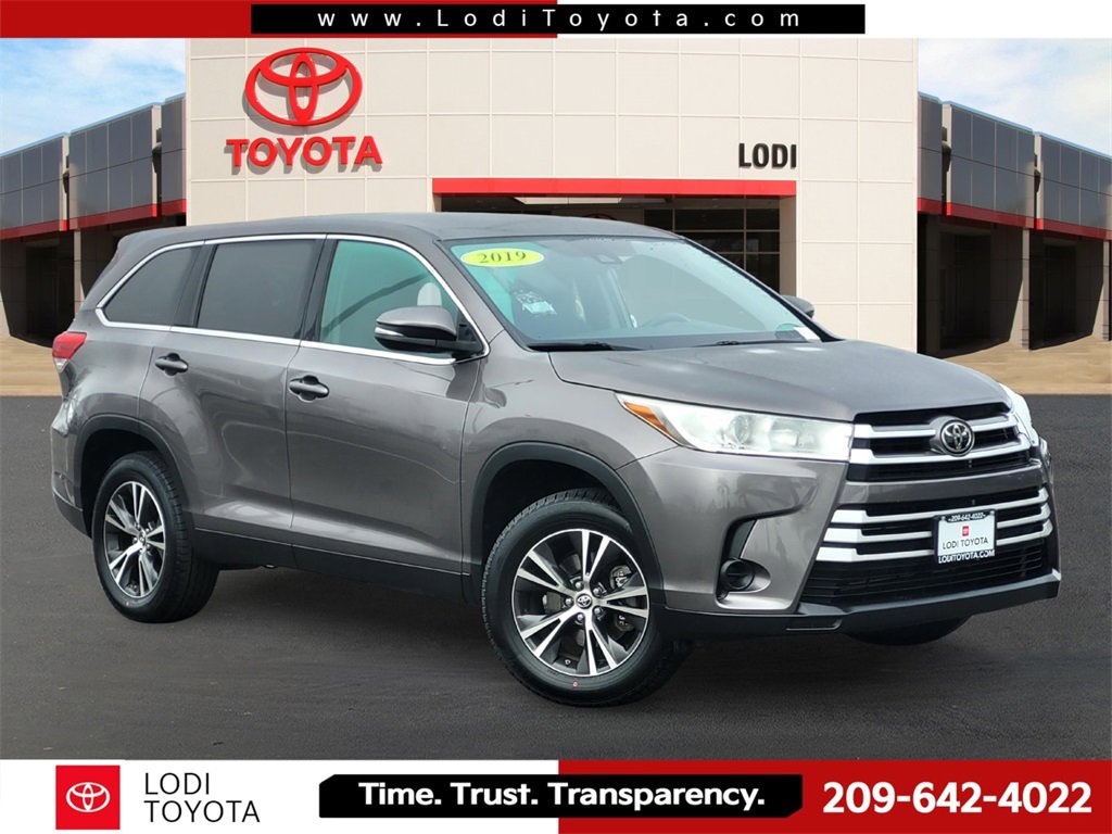 Used 2019 Toyota Highlander LE image 1