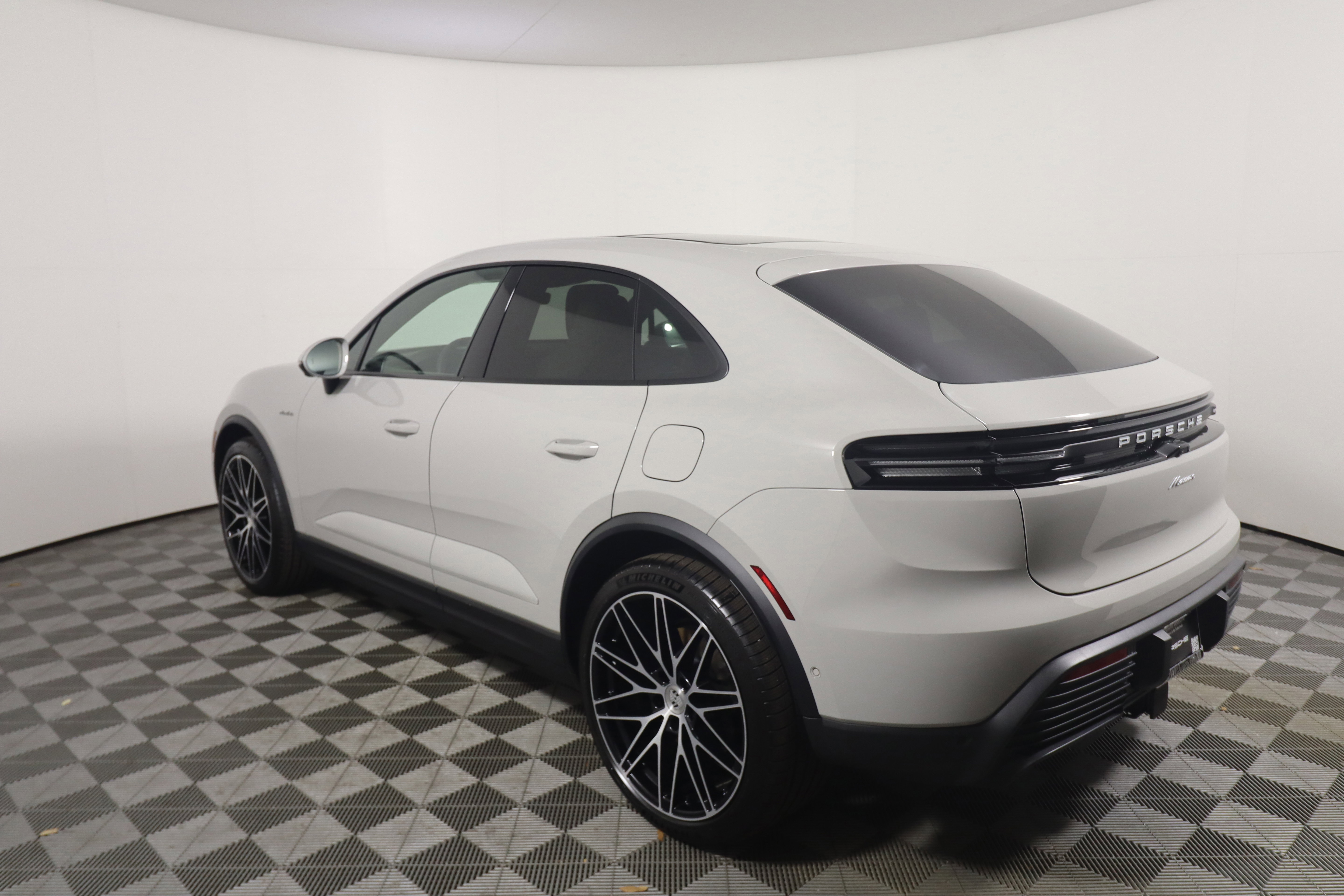 New 2026 Porsche Macan Electric image 3