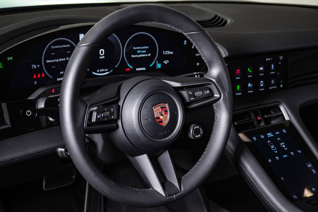 Certified 2025 Porsche Taycan AWD/4WD image 18