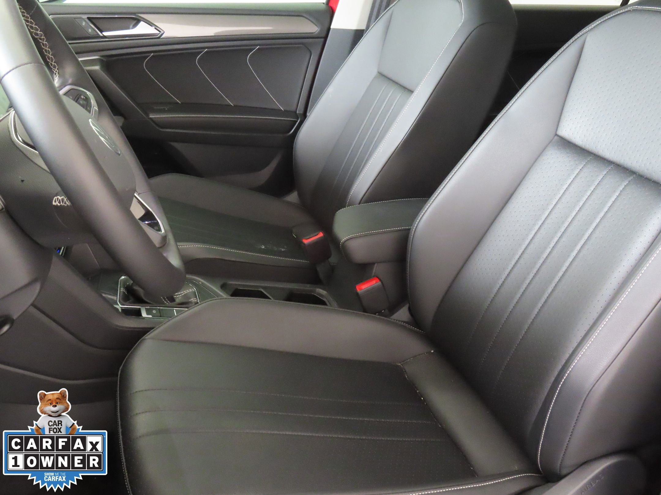 Used 2023 Volkswagen Tiguan SE w/ Panoramic Sunroof Package FWD image 12