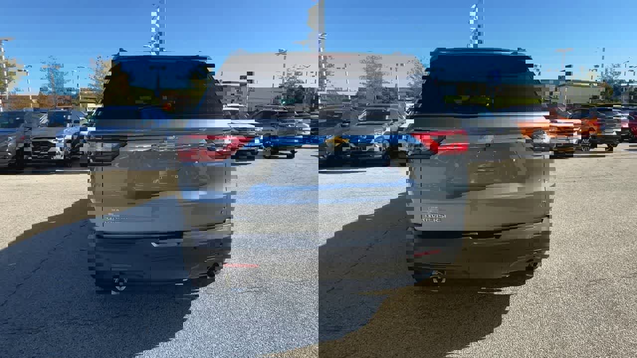 Used 2020 Chevrolet Traverse LT image 7