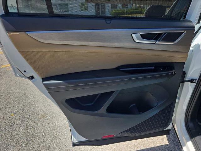 Used 2025 Volkswagen Atlas Cross Sport SE w/ Panoramic Sunroof Package image 10