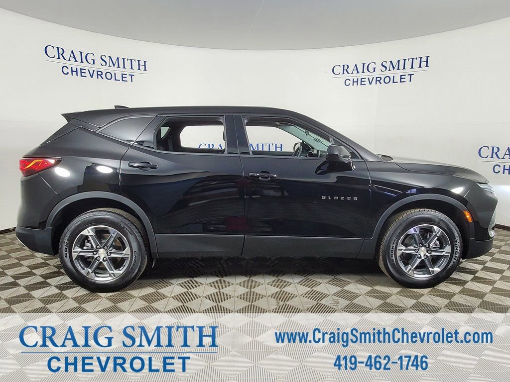 Used 2025 Chevrolet Blazer LT FWD image 23