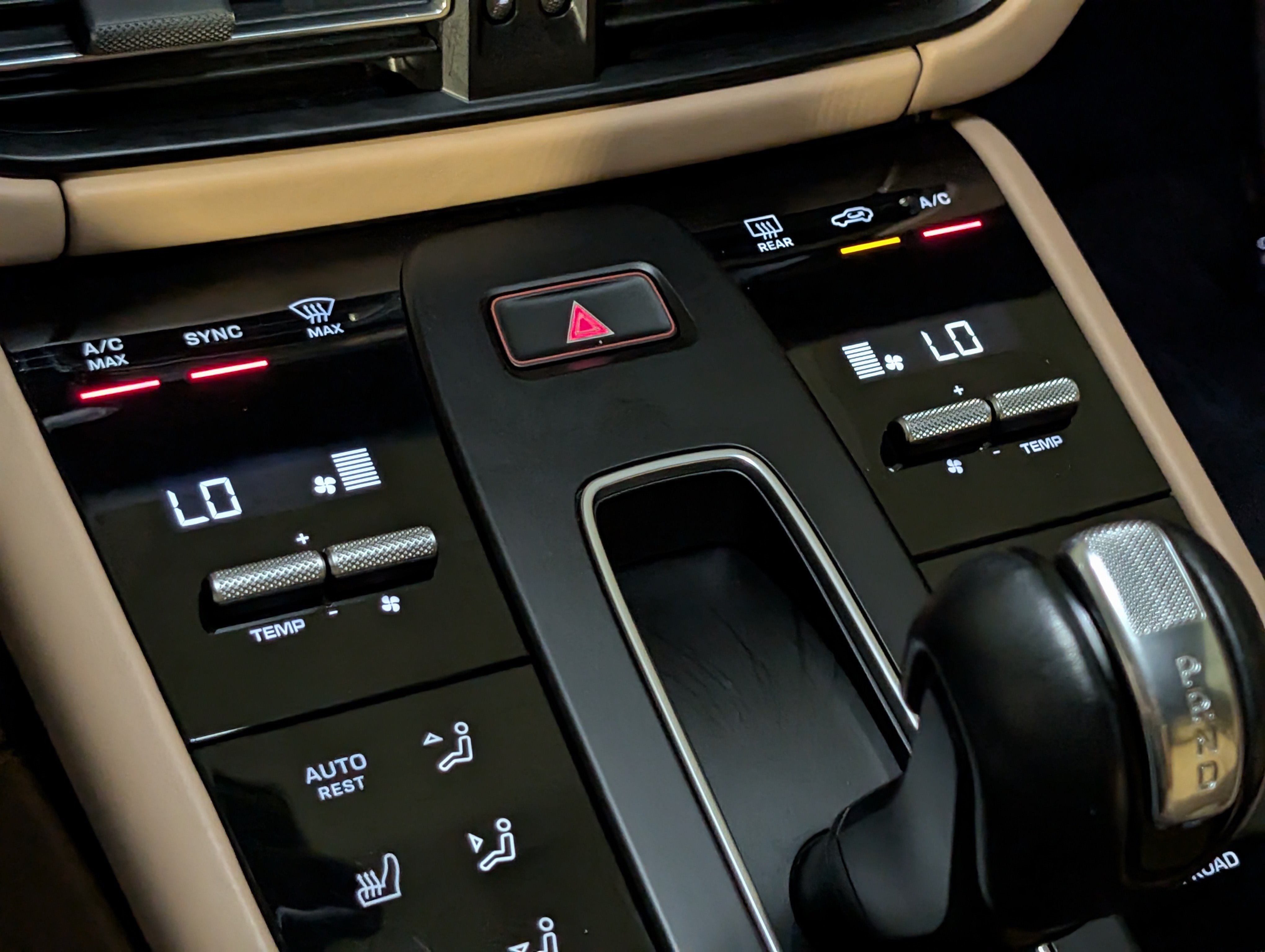Certified 2023 Porsche Macan AWD/4WD image 40