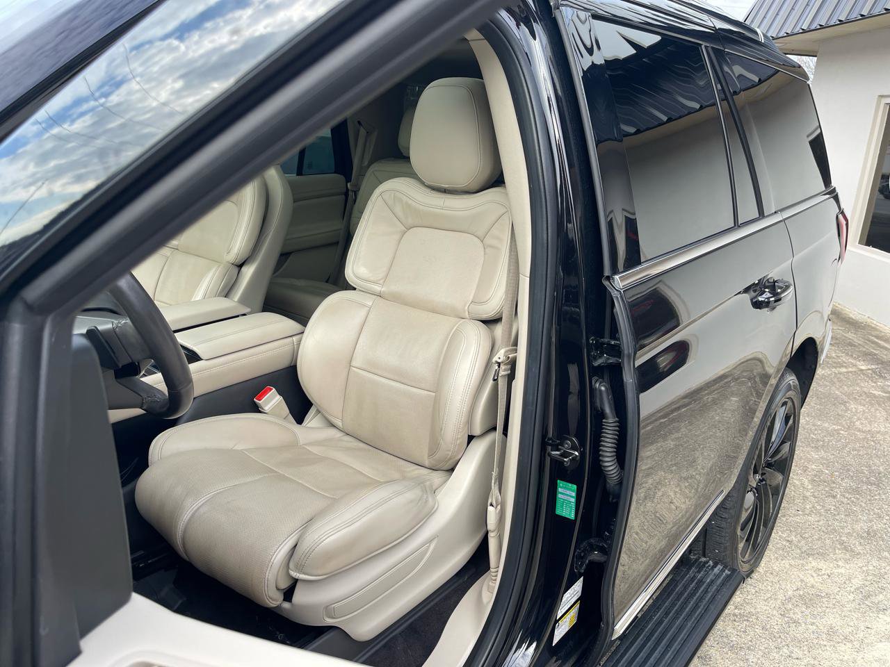 Used 2021 Lincoln Navigator Reserve RWD image 7